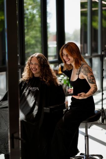 Bruna Alvesa - Professional Hair Stylist